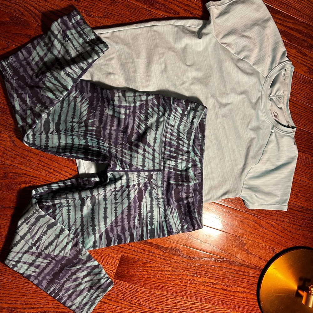 Athleta Activewear Girls Set (Capri pants with matching top)
